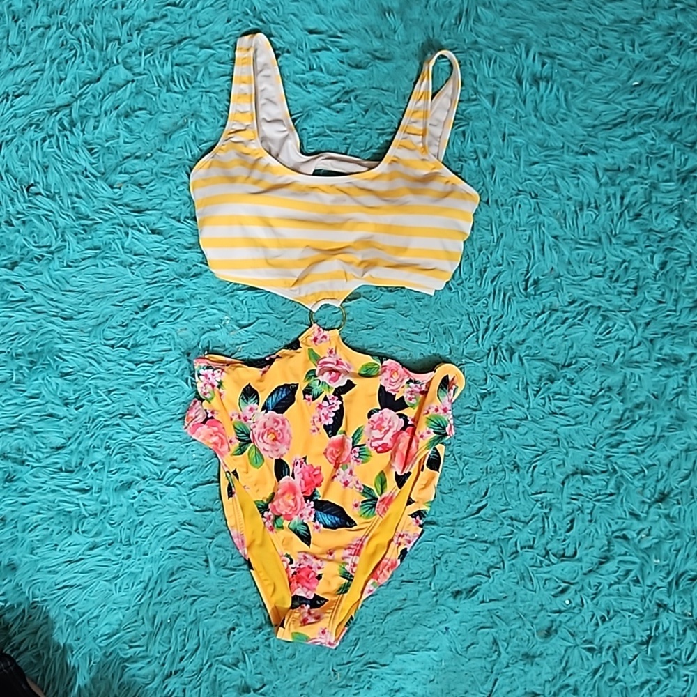 Island Soul 2 Pc NWT Floral Swimsuit
